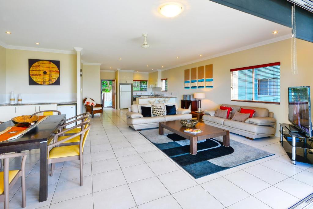 Kuchyň nebo kuchyňský kout v ubytování Hamilton Island Holiday Homes