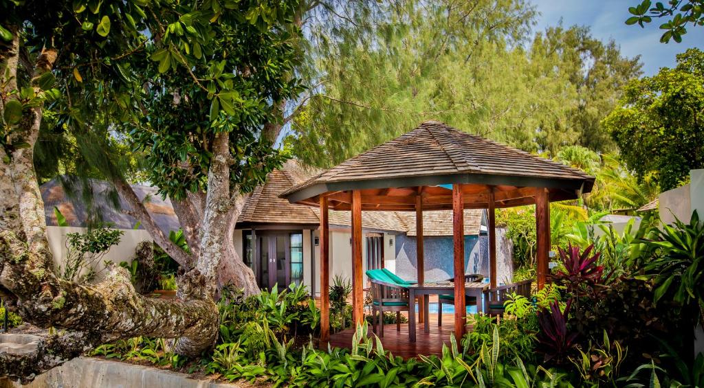 Zahrada ubytování Warwick Le Lagon Resort & Spa, Vanuatu