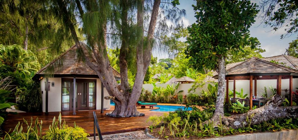 Zahrada ubytování Warwick Le Lagon Resort & Spa, Vanuatu