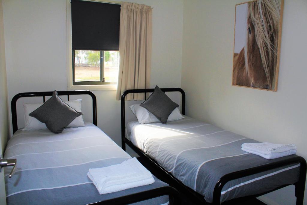 Postel nebo postele na pokoji v ubytování BIG4 Hobart Airport Tourist Park
