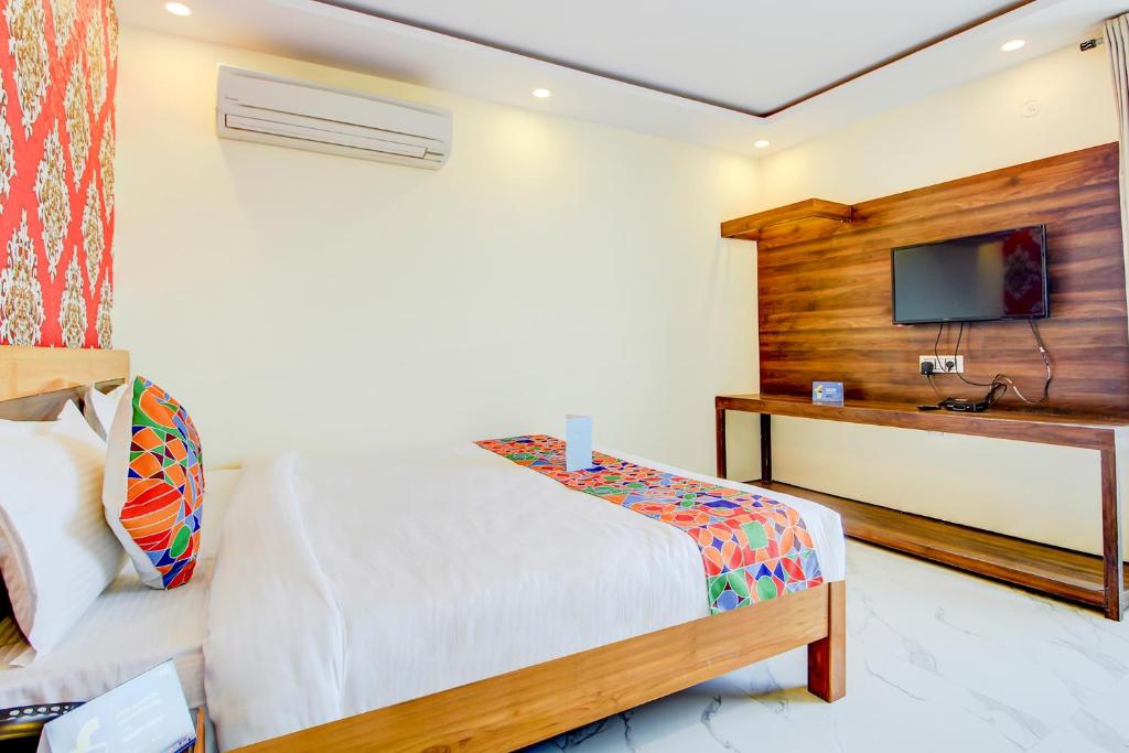 En eller flere senger på et rom på Jasoda Heritage Hotel by Keshav Global