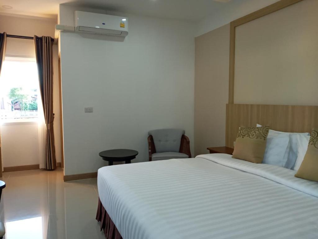 Nine Smiths Hotel Chiangmai - Standard Double Room