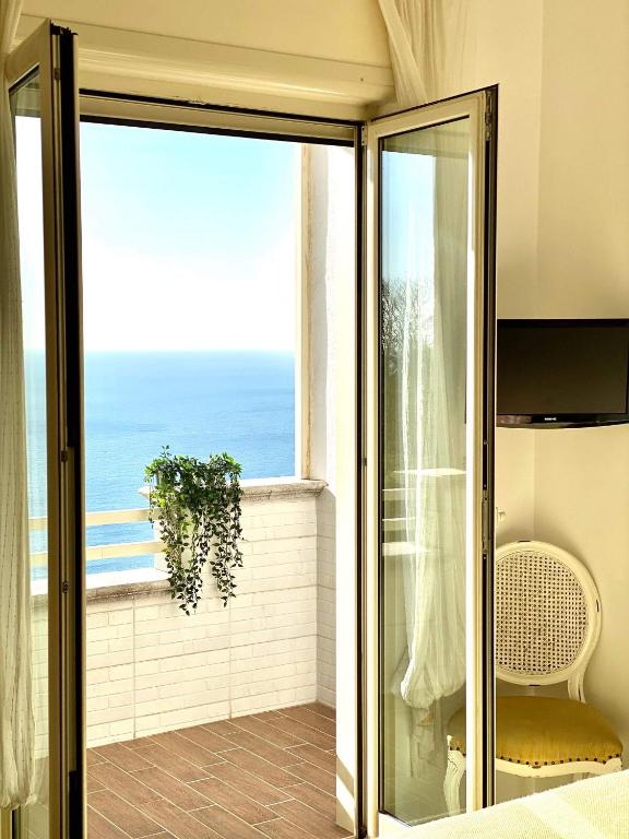 Nespecifikovaný výhled na moře nebo výhled na moře při pohledu z hotelu