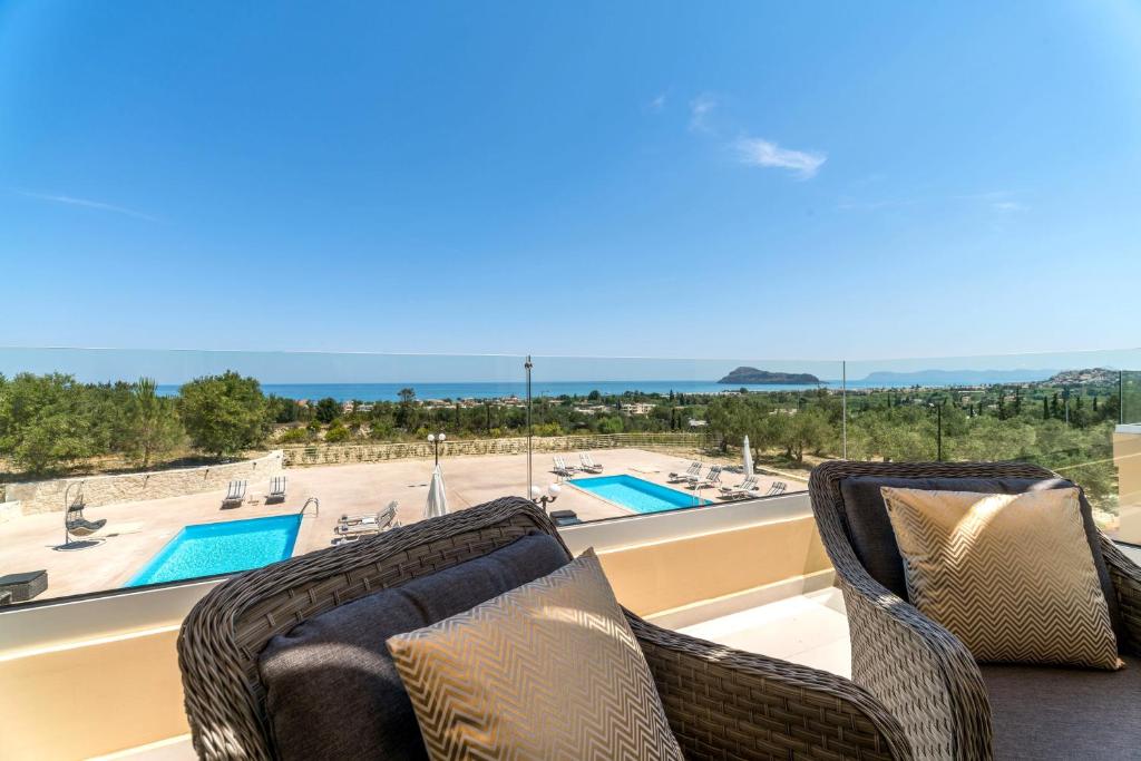 Bazén v ubytovaní Liberty & Freedom Luxury Villas alebo v jeho blízkosti