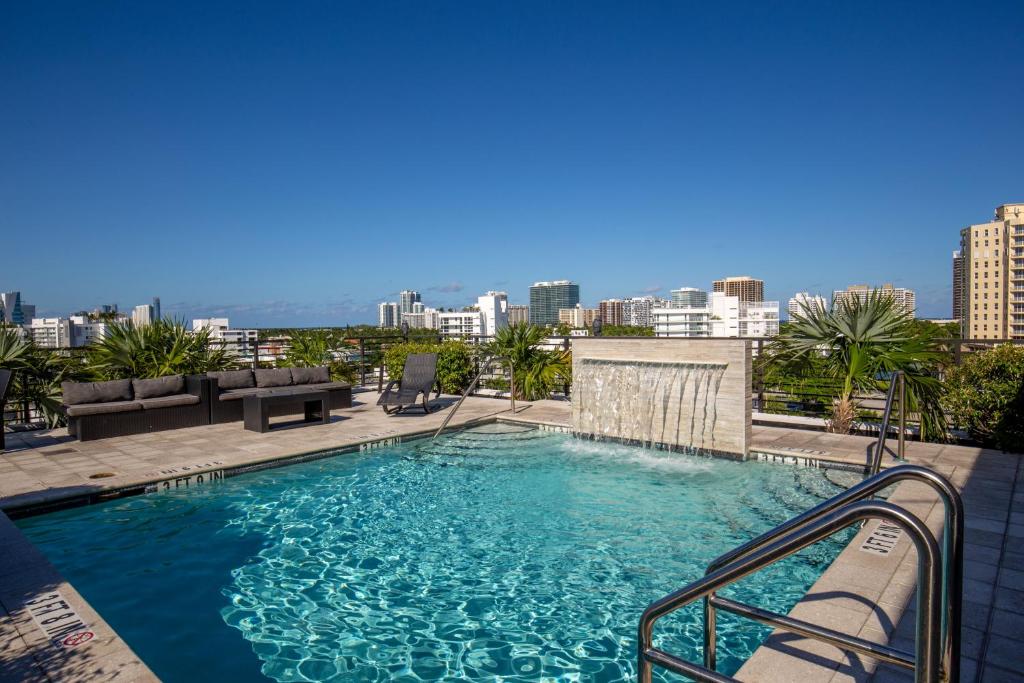 a large swimming pool in front of a large building at Moderno Residences By Bay Breeze in Miami Beach
