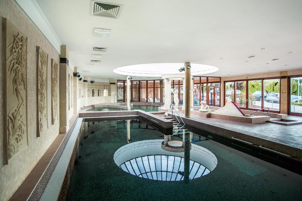 Bazén v ubytování Hotel Narád nebo v jeho okolí
