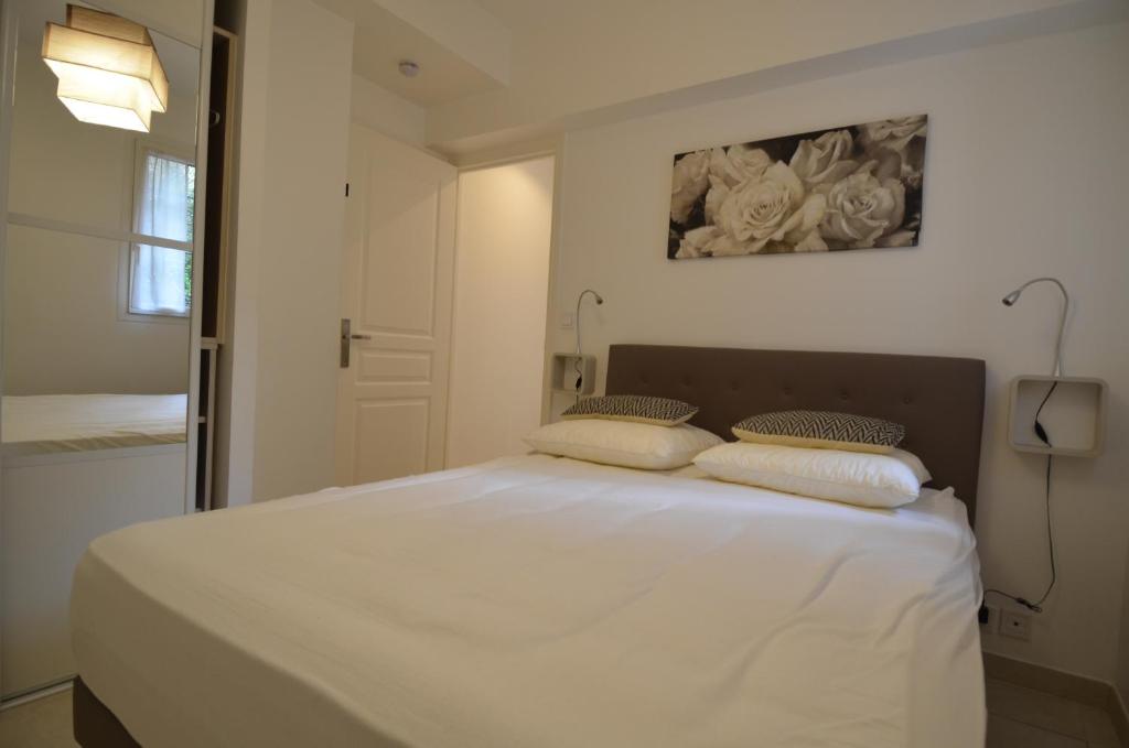 Appartement 4 personnes grande terrasse dans le Carré d Or à Nice tesisinde bir odada yatak veya yataklar