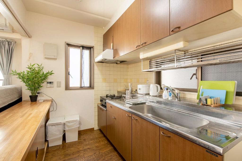 Kuchyň nebo kuchyňský kout v ubytování Uhome Akihabara Apartment 3