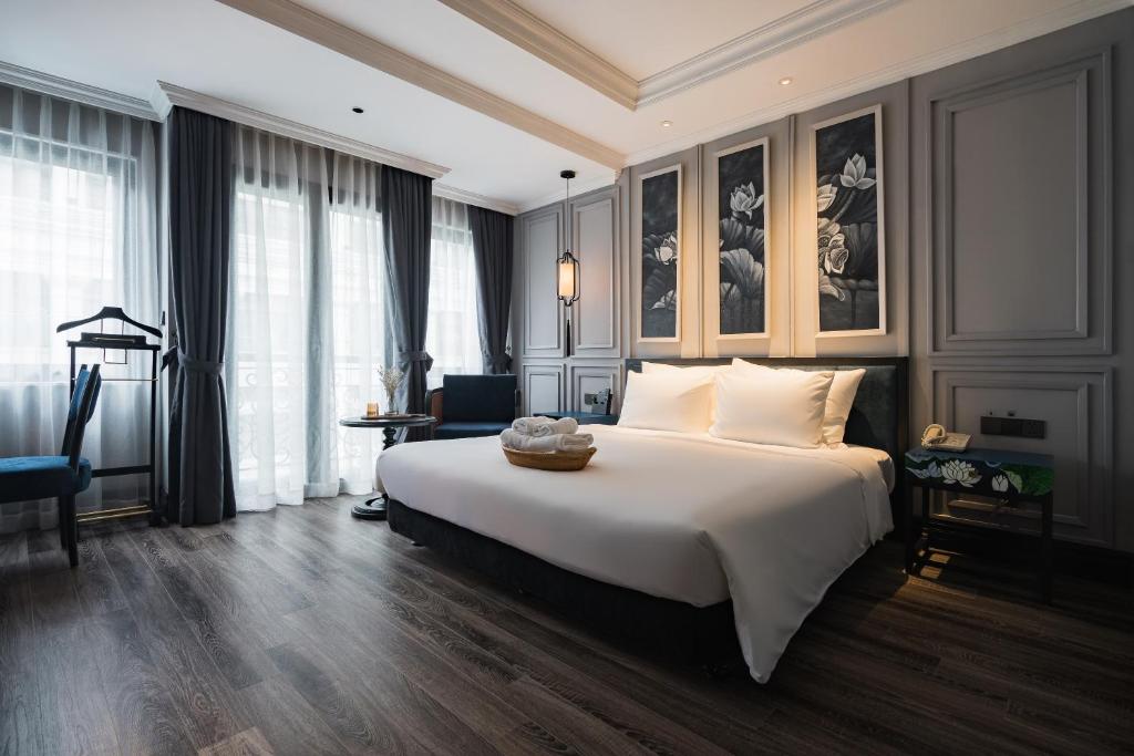 Postel nebo postele na pokoji v ubytování Solaria Hanoi Hotel