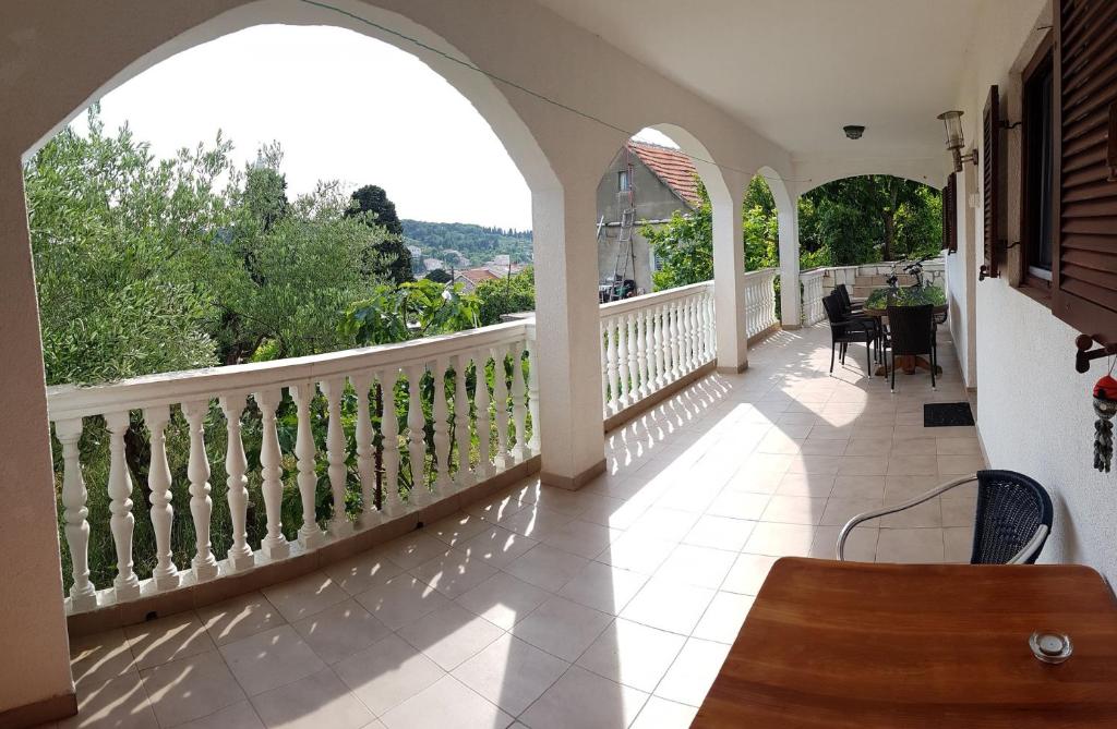 Balkón nebo terasa v ubytování Apartmani Ela