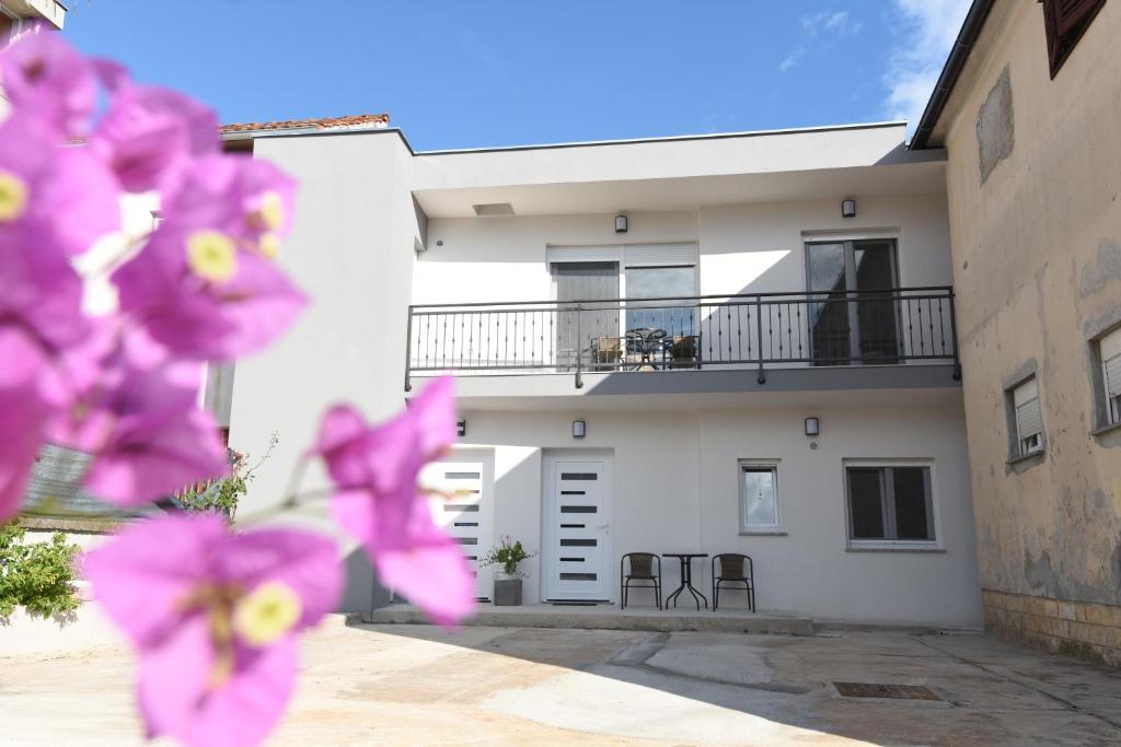 A balcony or terrace at Karlo apartments