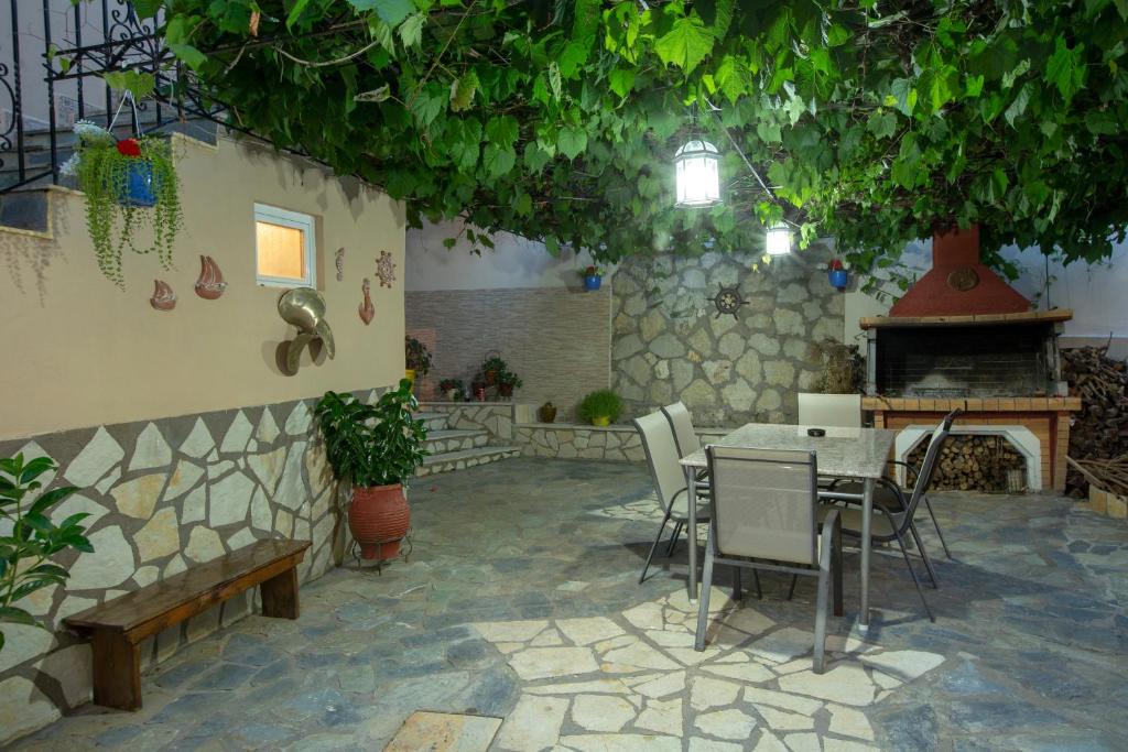 Patio nebo venkovní prostory v ubytování Kerasoula Apartments