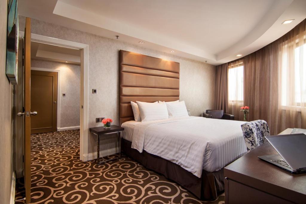 Katil atau katil-katil dalam bilik di Sunway Putra Hotel Kuala Lumpur