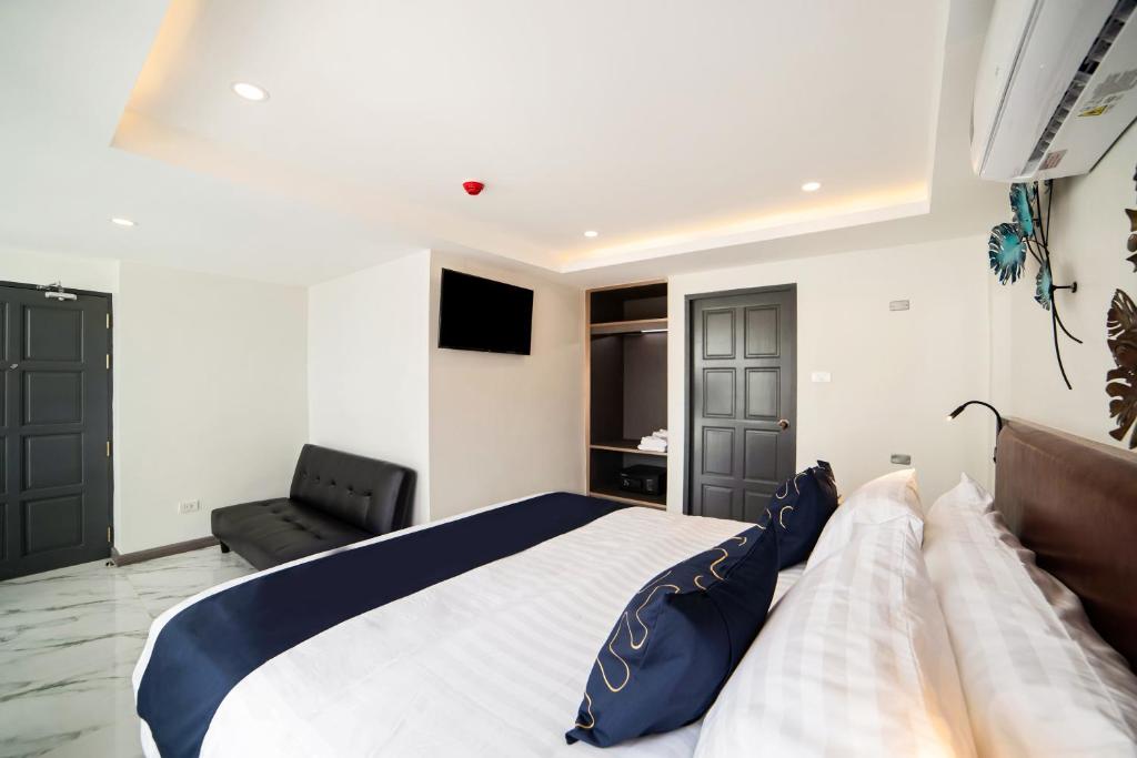 Postel nebo postele na pokoji v ubytování RoomQuest Sukhumvit36 BTS Thonglor