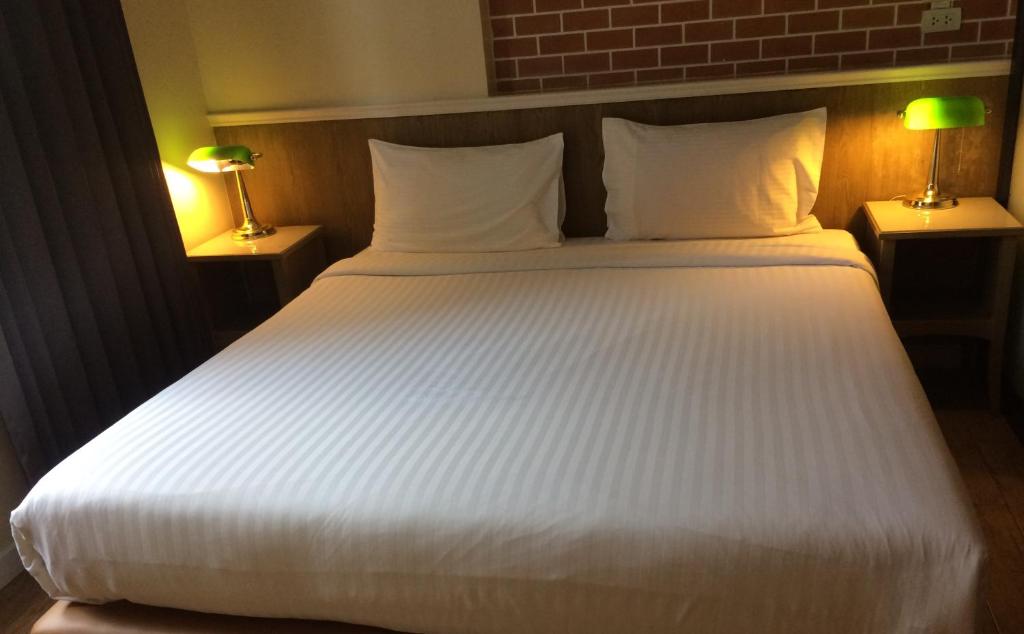 Postel nebo postele na pokoji v ubytování Bourbon St. Boutique Hotel