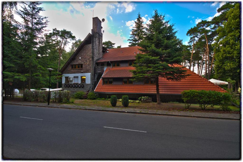 a house on the side of a road next to a street at Gościniec Lizawka in Poznań