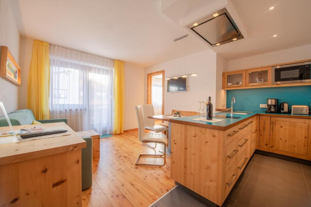 Kuchnia lub aneks kuchenny w obiekcie Garni Appartements Almrausch