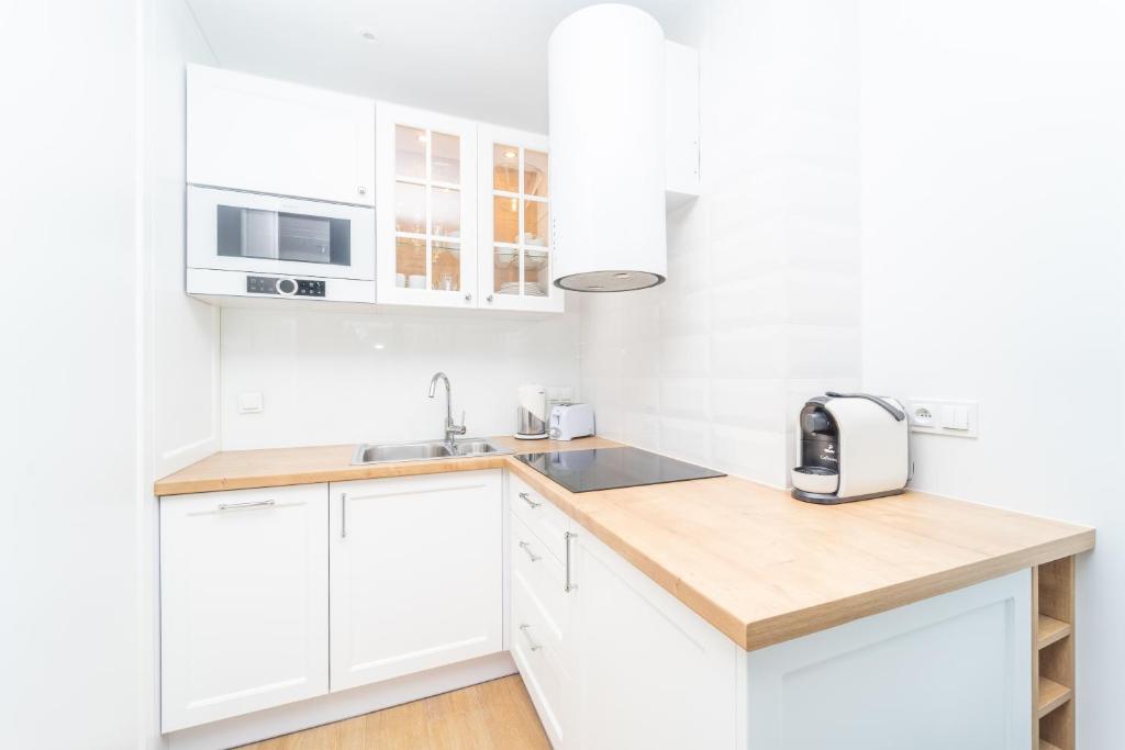 Flatbook - Old Town Deluxe Apartments with Sauna and Parking - 8