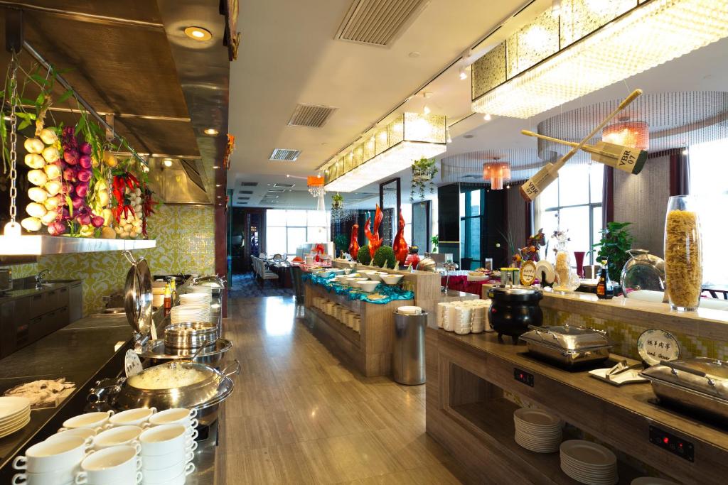 北京北京唯实酒店（唯实国际文化交流中心）的一间提供自助餐的餐厅,展示着各种美食
