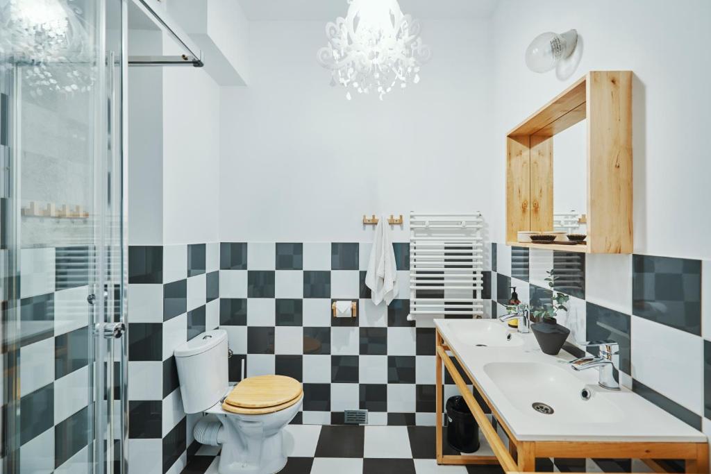 Televízia a/alebo spoločenská miestnosť v ubytovaní ARTHOTEL STALOWA 52