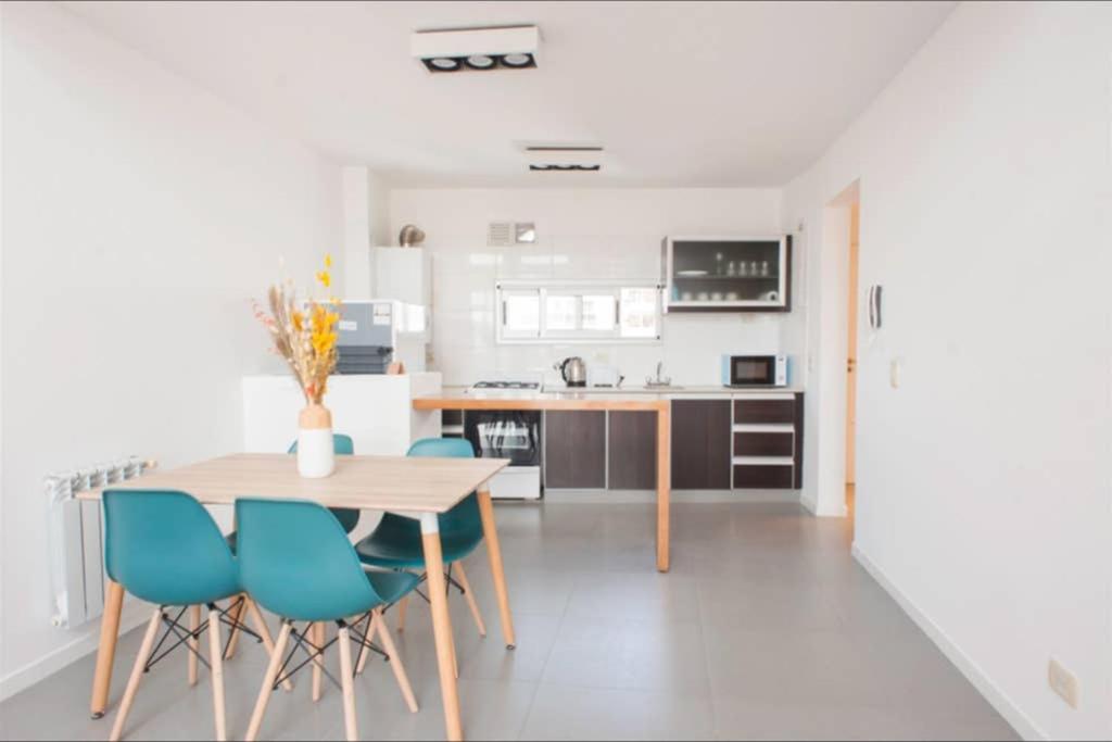 Cucina o angolo cottura di Luminosos Loft En Recoleta 2 Cuadras Del Subte
