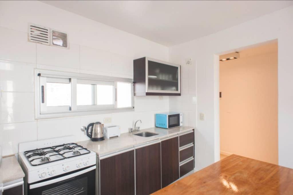 Cucina o angolo cottura di Luminosos Loft En Recoleta 2 Cuadras Del Subte