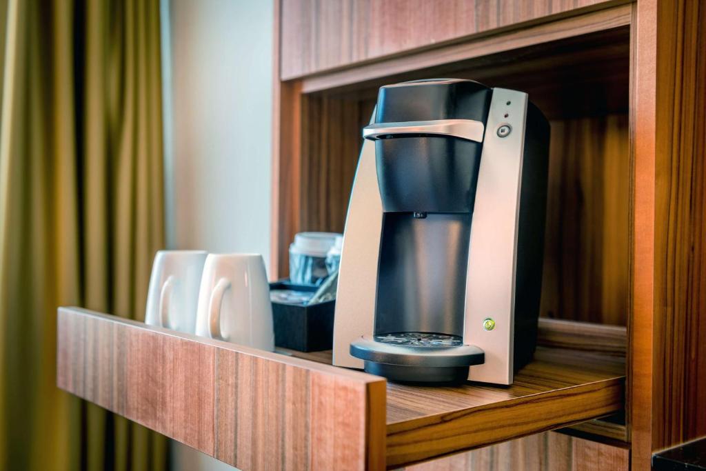 Příslušenství pro přípravu čaje a kávy v ubytování Hyatt Regency Calgary