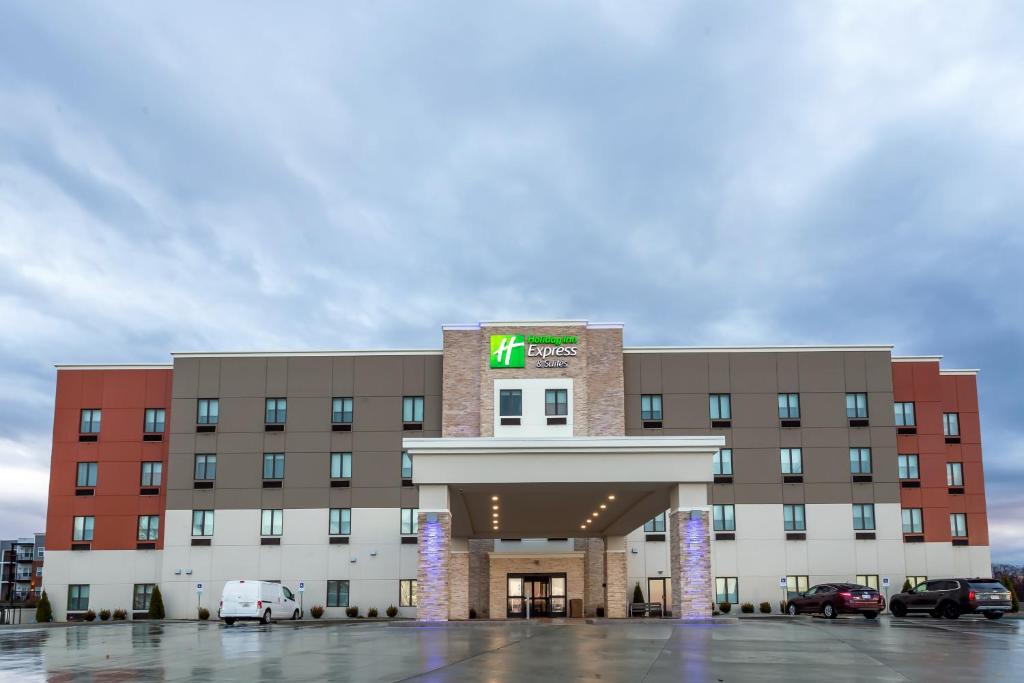 a hotel with a sign on the front of it at Holiday Inn Express & Suites - Columbus - Worthington, an IHG Hotel in Columbus