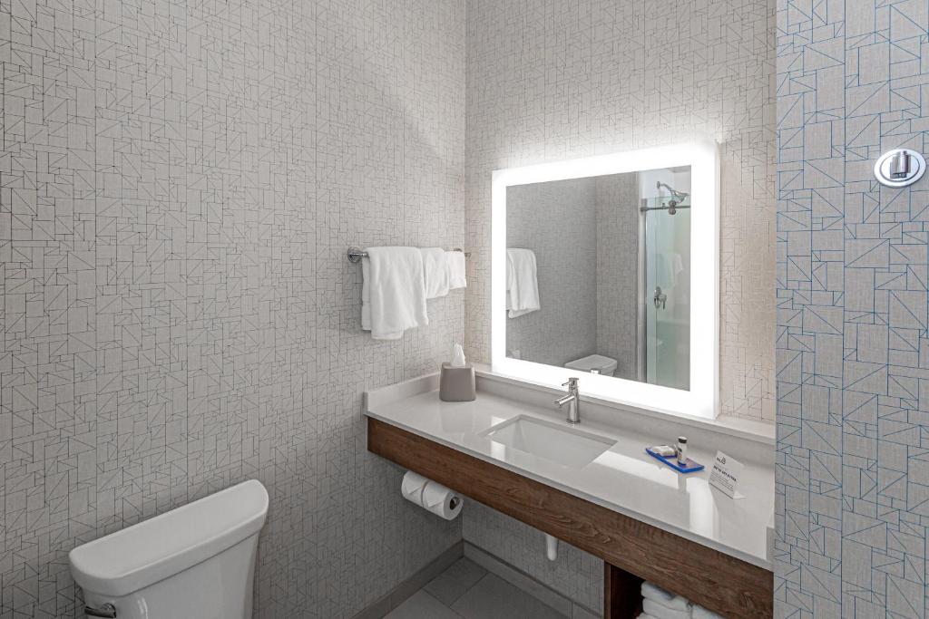 Holiday Inn Express & Suites - Columbus - Worthington, an IHG Hotel - 