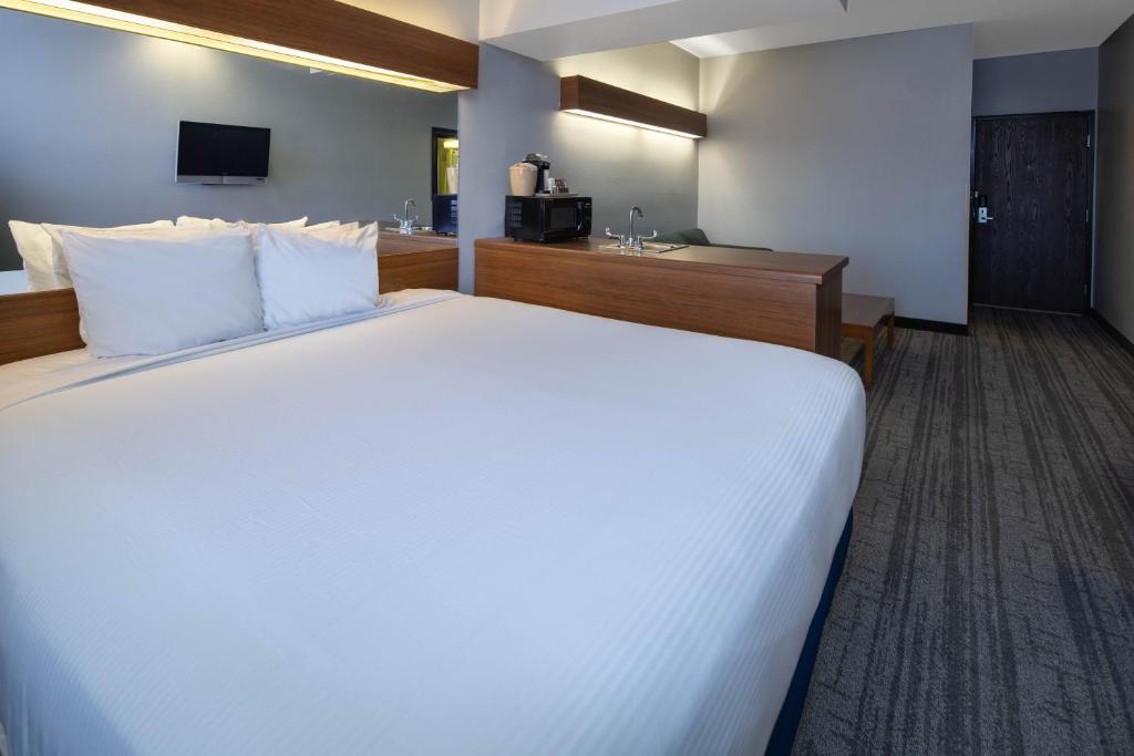 Baymont by Wyndham Las Vegas South Strip - 