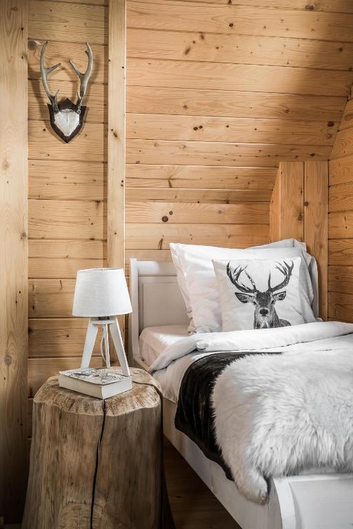 Postel nebo postele na pokoji v ubytování Domki w Białce WOODHOUSE- basen, sauna, jacuzzi