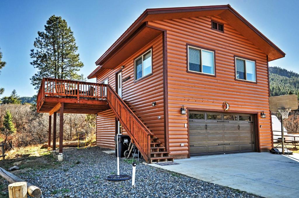 Pagosa Springs Escape with Deck, Hot Tub and Grill!, Pagosa Springs