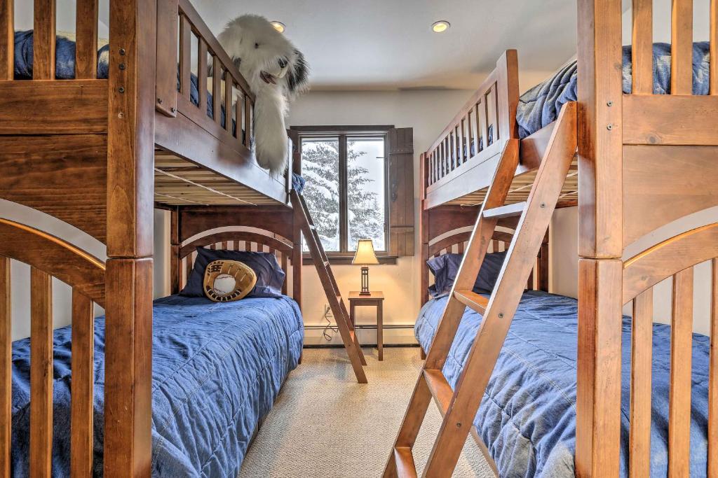Postel nebo postele na pokoji v ubytování Vail Condo with Mtn View Deck - Steps to Ski Shuttle