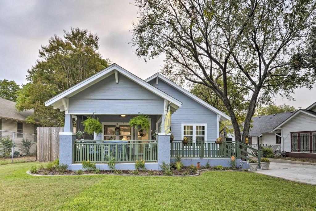 a blue house with a white fence at Cozy Bearadise Bungalow 2 Mi to Magnolia Market! in Waco
