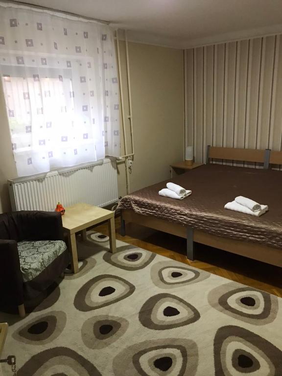 A bed or beds in a room at Harsányi vendégház
