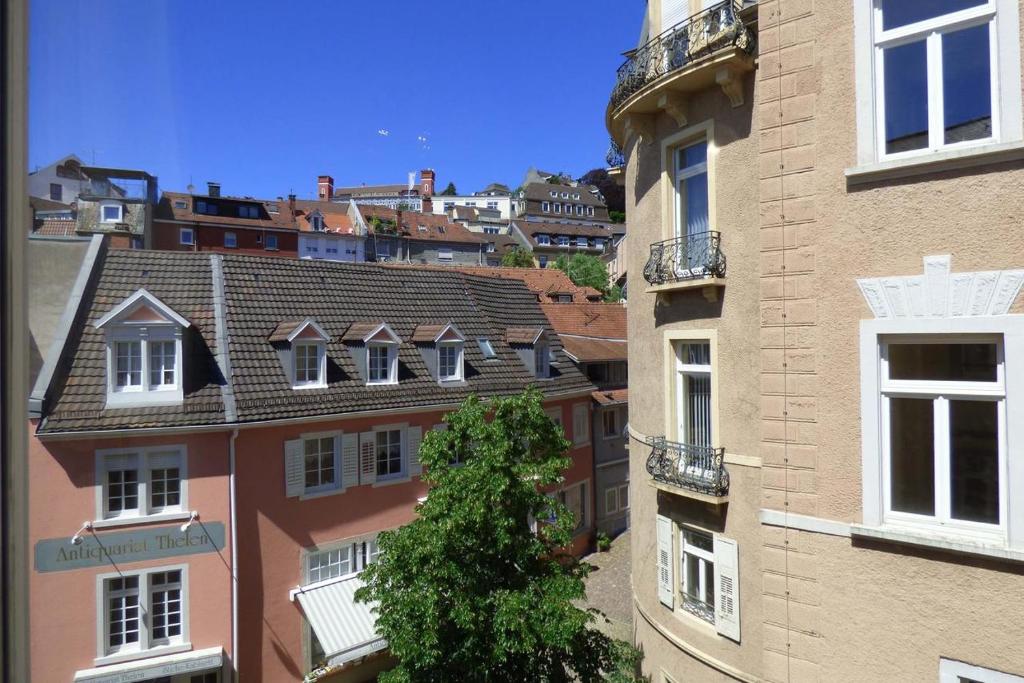 a view of the roofs of buildings in a city at Appartment am Rathaus in Baden-Baden