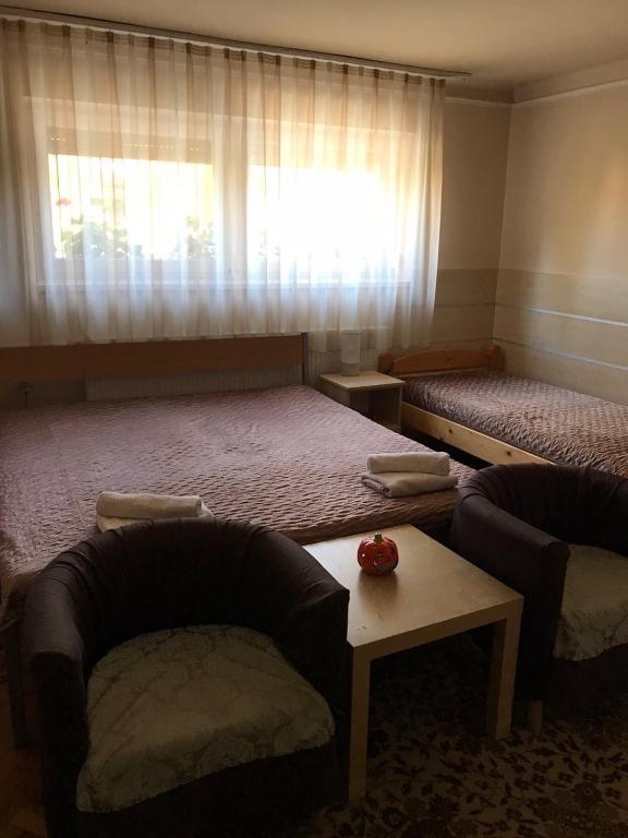 A bed or beds in a room at Harsányi vendégház