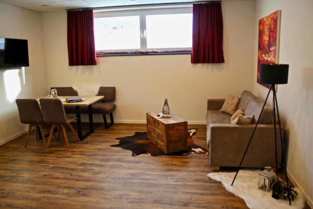 TV a/nebo společenská místnost v ubytování Chalet West