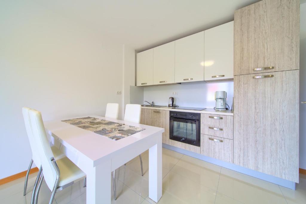 Kuchyň nebo kuchyňský kout v ubytování Adria House