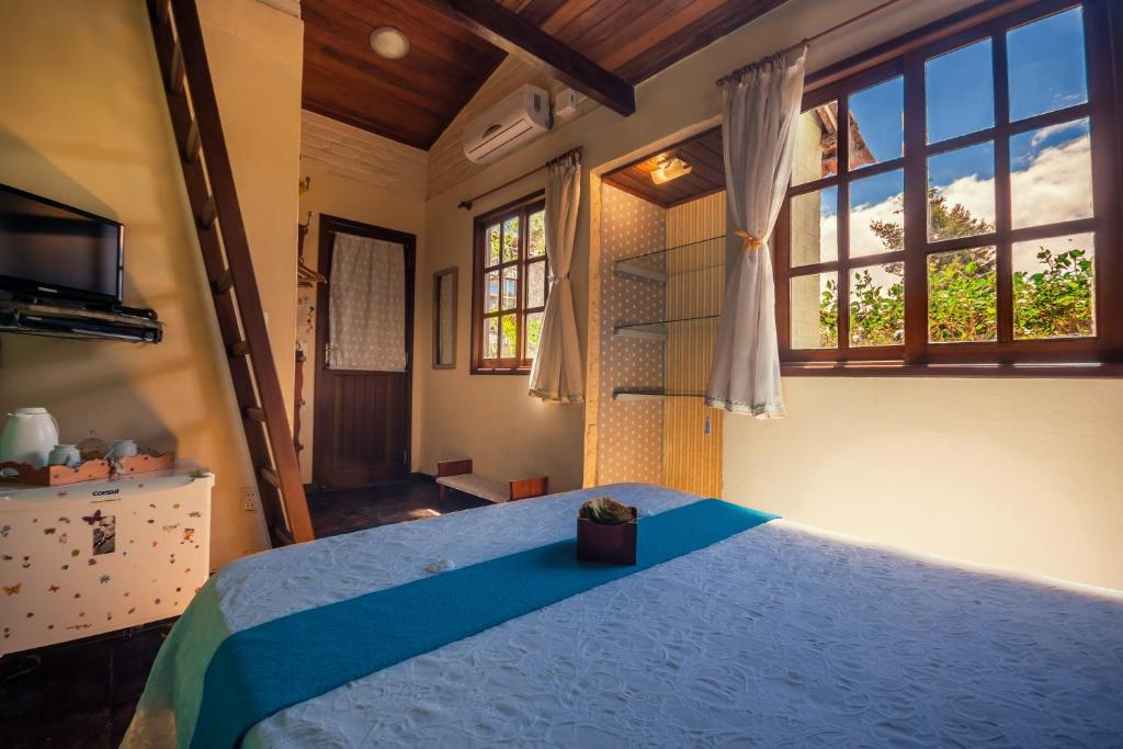 Cama ou camas em um quarto em Pousada Villa Lagoa das Cores