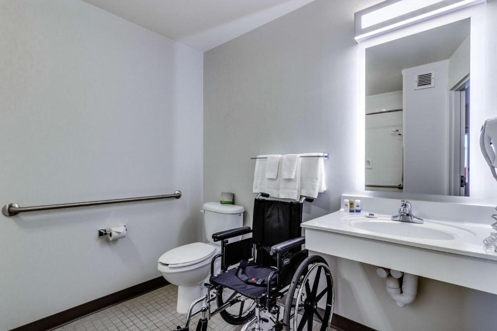 Motel 6-Saskatoon, SK - Resim 3