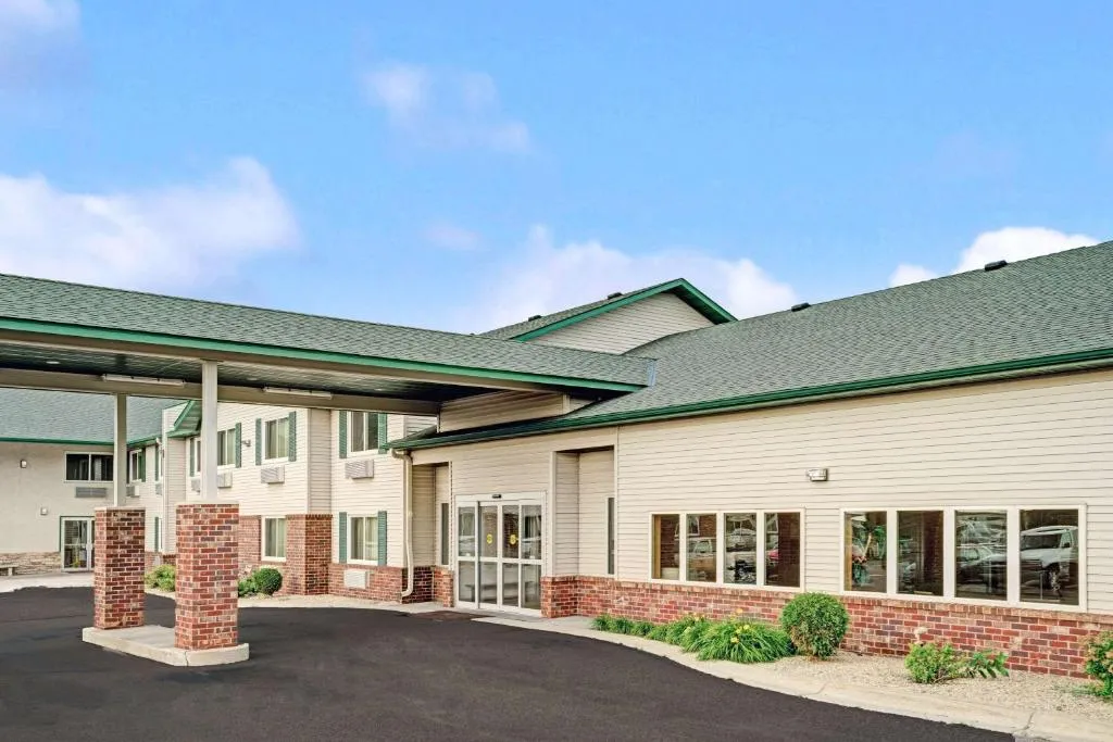 Super 8 by Wyndham Rogers Minnesota in Plymouth