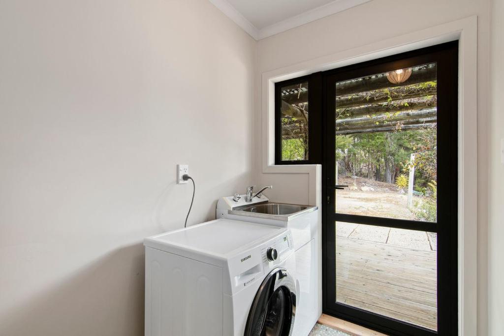 Fotografie z fotogalerie ubytování Hillside Hideaway - Kaiteriteri Holiday Home v destinaci Kaiteriteri