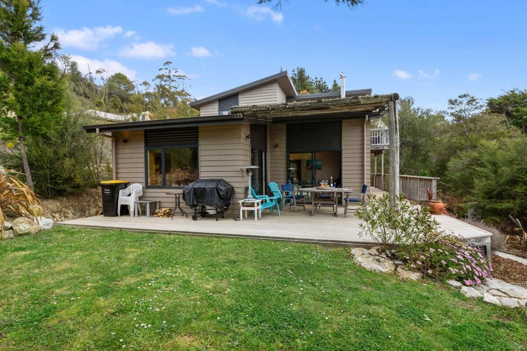 Zahrada ubytování Hillside Hideaway - Kaiteriteri Holiday Home