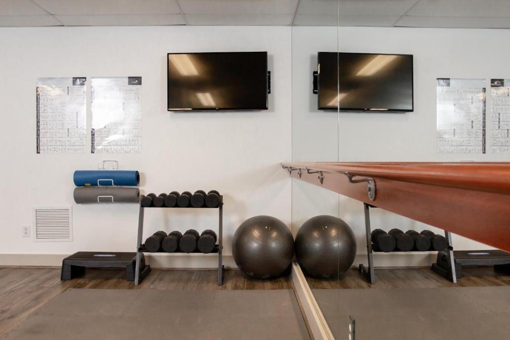 Spordikeskus ja/või sportimisvõimalused majutusasutuses The Mediterranean Inn