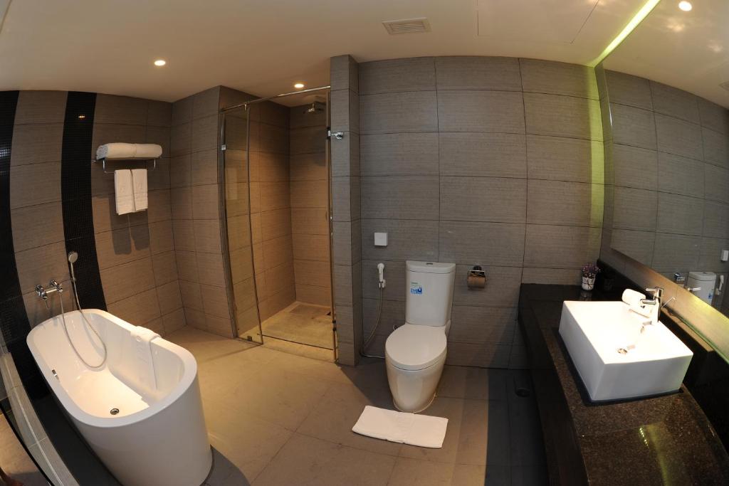 Koupelna v ubytování Yangon Thanlwin Hotel