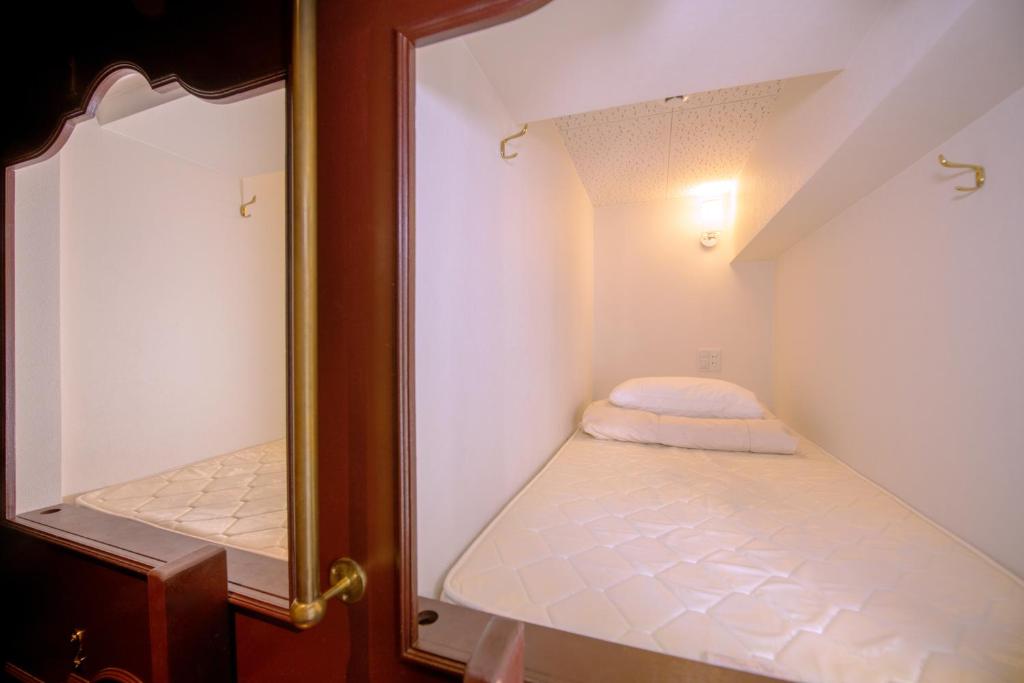 Postel nebo postele na pokoji v ubytování bnb+ Ueno Okachimachi