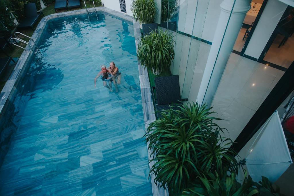Bazén v ubytování Hoianation Villas Hotel nebo v jeho okolí