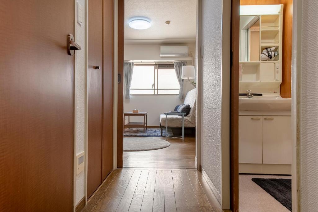 Postel nebo postele na pokoji v ubytování Uhome Akihabara Apartment 3