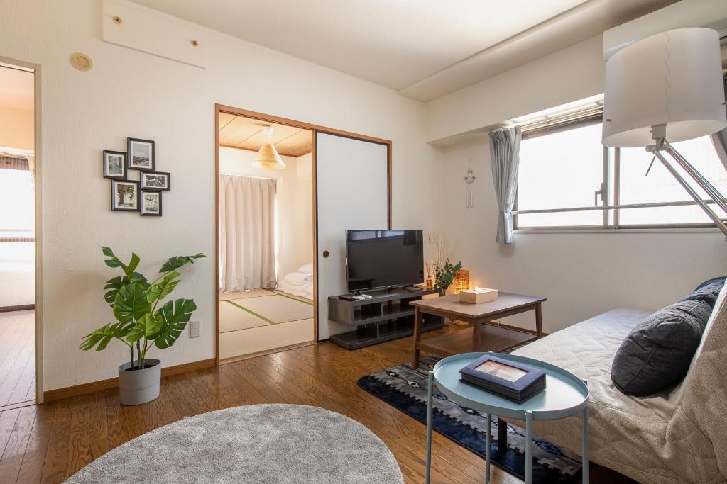 TV a/nebo společenská místnost v ubytování Uhome Akihabara Apartment 3